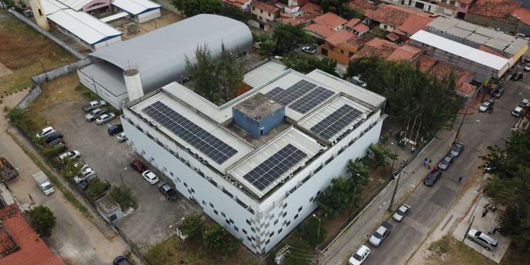 Ceará já conta com 17 escolas estaduais gerando energia solar