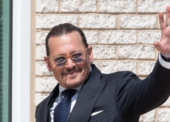 O "namoro" havia iniciado em 2020 através de uma conversa no Instagram (Foto: Cliff Owen/Getty Images)