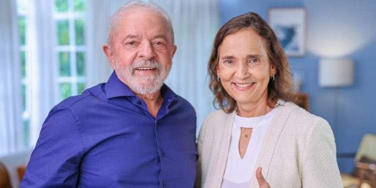 Governadora Izolda Cela grava mensagem de apoio com ex-presidente Lula