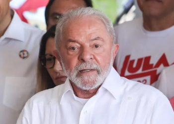 Lula (PT) durante coletiva de imprensa neste domingo (30) (Foto: Celso Tavares/g1)