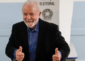 O candidato Luiz Inácio Lula da Silva (PT) vota em São Bernardo do Campo (SP) (Foto: Alexandre Schneider/Getty Images)