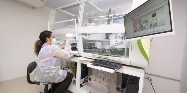 Com tecnologia de ponta, novo laboratório do Hemoce é entregue pela governadora Izolda Cela