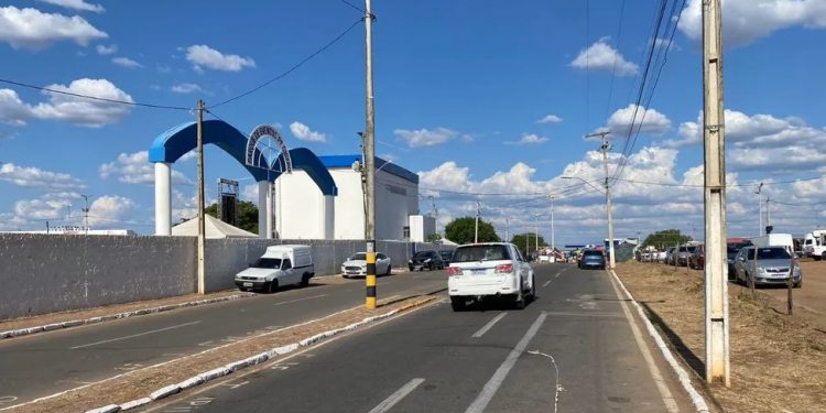 Homem atropela três pessoas na saída de vaquejada em Juazeiro do Norte