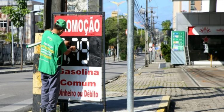 Ceará tem a terceira gasolina mais barata do Nordeste e a nona do país, diz pesquisa da ANP