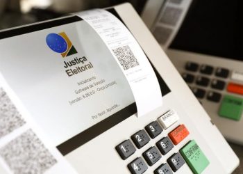 Brasil abre urnas para 2º turno das eleições; votação continua até as 17h