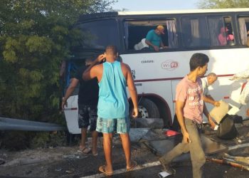 Acidente com romeiros em Floresta (PE) (Foto: WhatsApp/Reprodução)