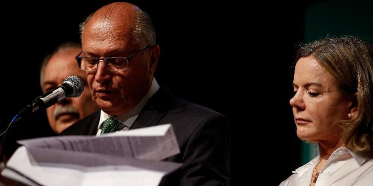 Alckmin entrega texto da PEC da Transição ao Congresso Nacional