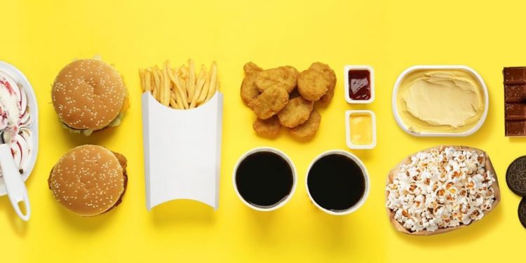Consumo de ultraprocessados causa 57 mil mortes por ano no Brasil