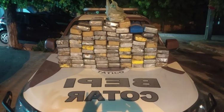 Homem é preso em Morada Nova com 81 kg de pasta base de cocaína escondidos em pneus