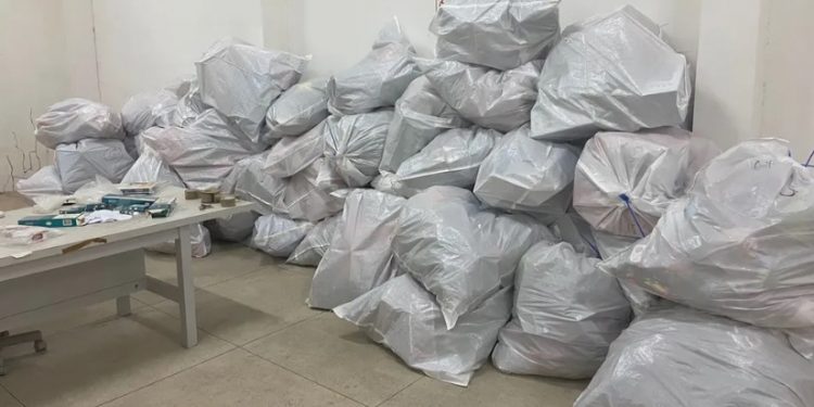 Receita Federal apreende 25 toneladas de produtos contrabandeados e falsificados em lojas de Juazeiro do Norte