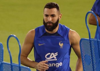 Atacante tem lesão no reto femoral; prazo de recuperação é de três semanas (Foto: Jean Catuffe/Getty Images)