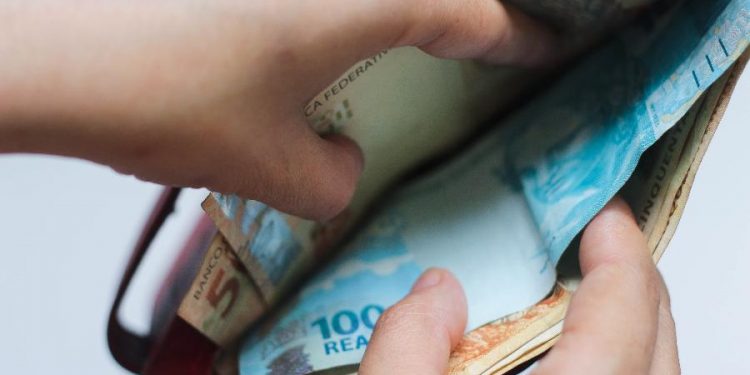 13º salário: empresas têm até dia 30 para pagar 1ª parcela; confira regras
