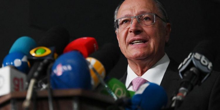 Geraldo Alckmin é nomeado, e transição de governo Bolsonaro para governo Lula é oficializada