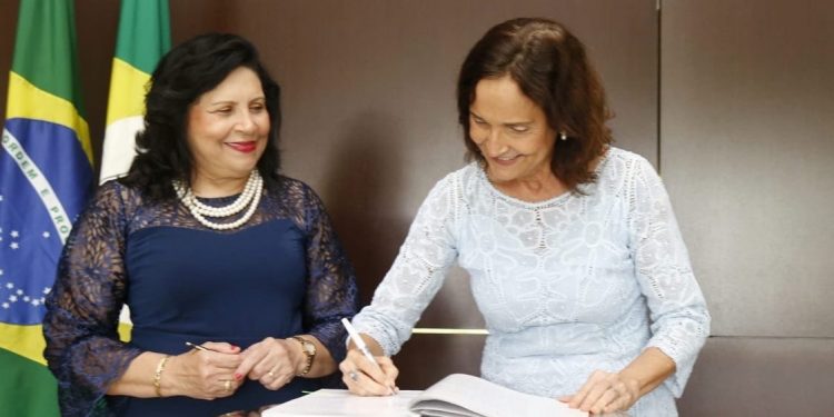 Nailde Pinheiro assume governo do Ceará enquanto Izolda Cela viaja para COP 27