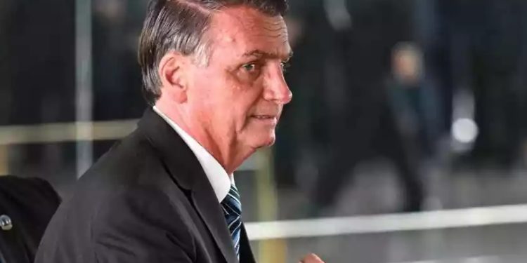 Bolsonaro dá entrada em Hospital das Forças Armadas com fortes dores abdominais
