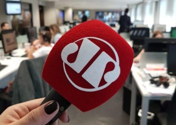 Acusada de disseminar fake news, Jovem Pan é desmonetizada pelo YouTube