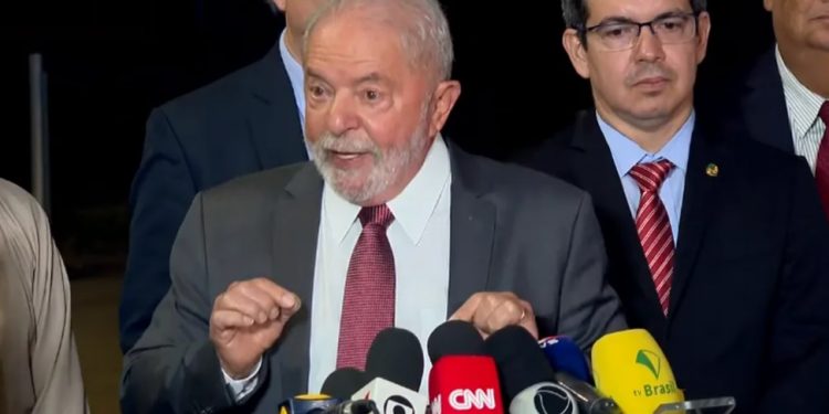 Lula faz maratona de reuniões e diz que busca recuperar harmonia entre os poderes