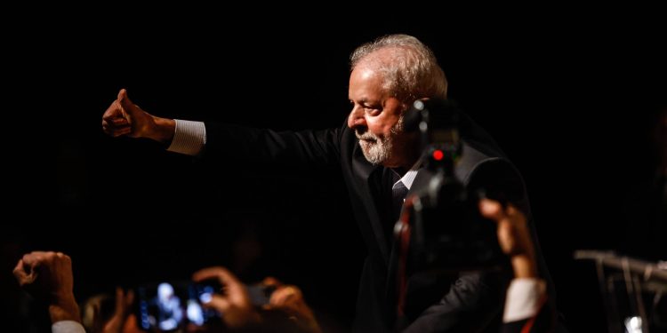 Lula vê papel humilhante das Forças Armadas, cobra Bolsonaro e elogia Moraes nas eleições