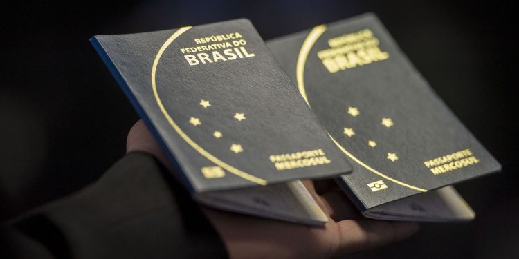 Polícia Federal interrompe emissão de passaportes por falta de verba para impressão