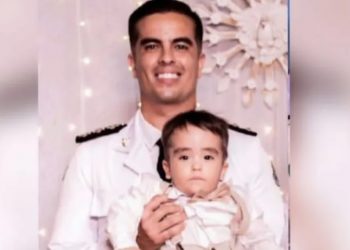 Rael, de 1 ano e 4 meses, com o pai, o capitão da PM Régis Leite (Foto: Reprodução)