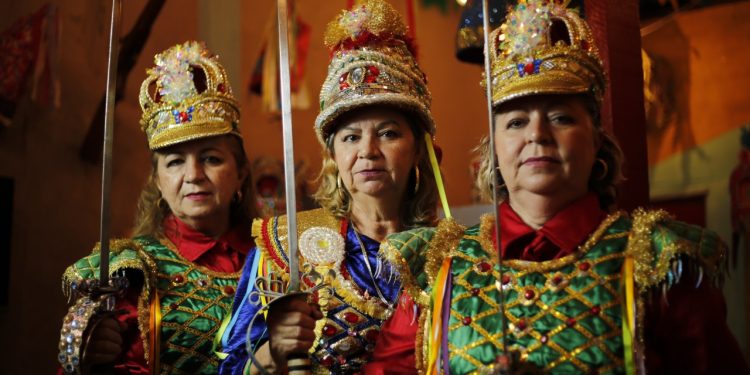 Estudantes do Cariri vivenciam aprendizado com tradicionais grupos de Reisado