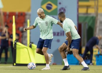 Treino oficial da Seleção Brasileira antes da estreia na Copa do Mundo. Richarlison e Bremer (Foto: Lucas Figueiredo/CBF)