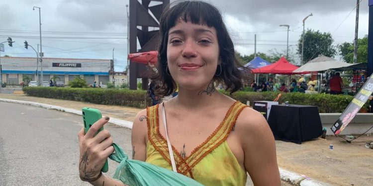 Em Fortaleza, estudante chega a local de prova no horário, sai para fumar e perde Enem por atraso