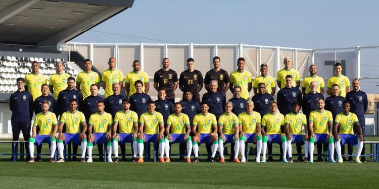 Seleção brasileira chega ao Catar para disputa da Copa do Mundo