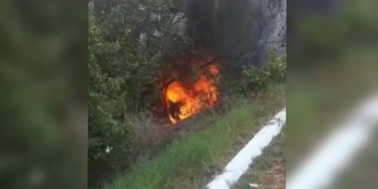 Casal morre carbonizado em Lavras da Mangabeira após carro descer ribanceira e pegar fogo na BR-230