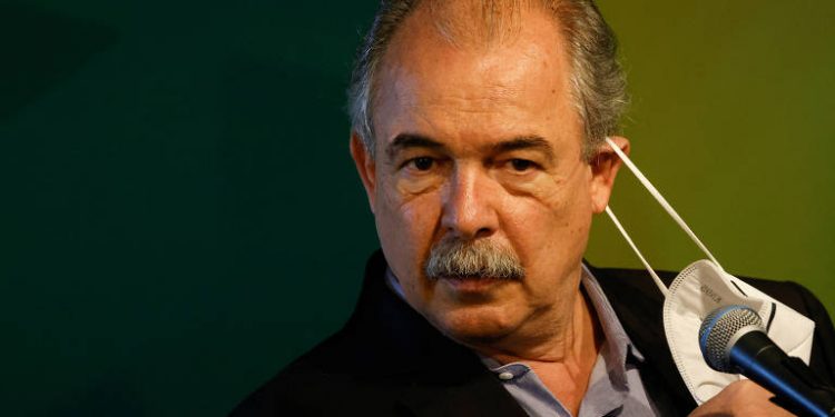 Lula anuncia Mercadante como novo presidente do BNDES e diz que vai acabar com privatizações