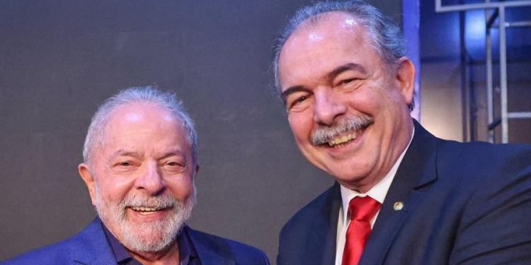 Câmara muda Lei das Estatais e libera Mercadante para comandar BNDES