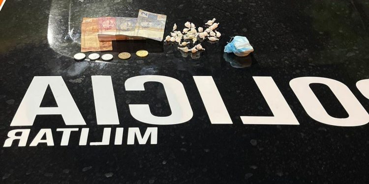 Mulher é flagrada em posse de cocaína e crack em Juazeiro do Norte