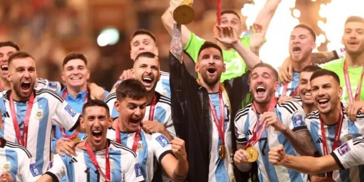 Em jogo eletrizante, Argentina vence a França, encerra jejum de 36 anos e conquista Copa do Mundo