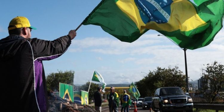 Por ordem de Moraes, PF faz buscas em 8 Estados e no DF, confisca armas e munições e prende quatro por ‘atos antidemocráticos’