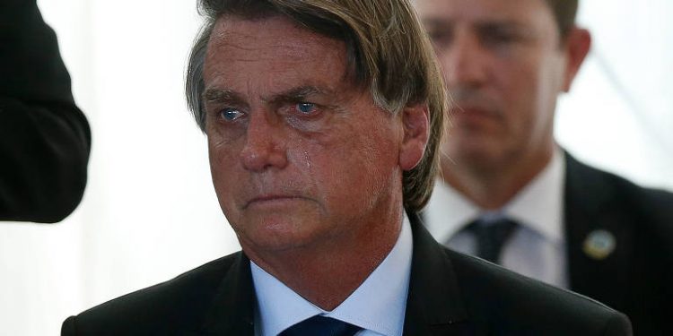 Bolsonaro teve recaída na tristeza com saída do Planalto e deve parar por 3 meses, dizem aliados