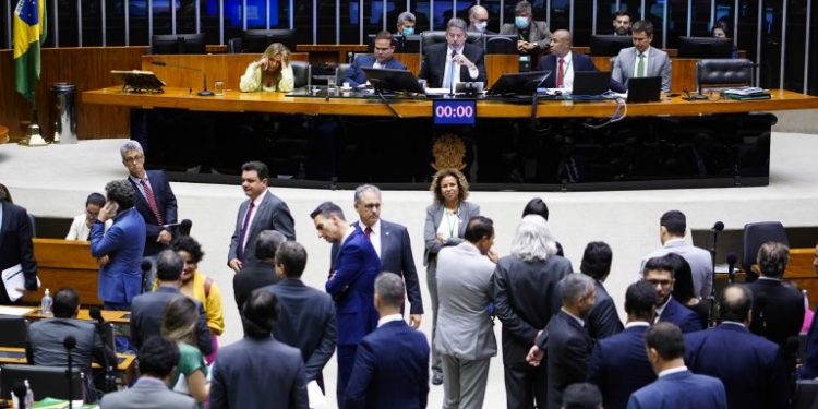 Câmara aprova PEC da Transição; Senado vai analisar mudanças feitas pelos deputados