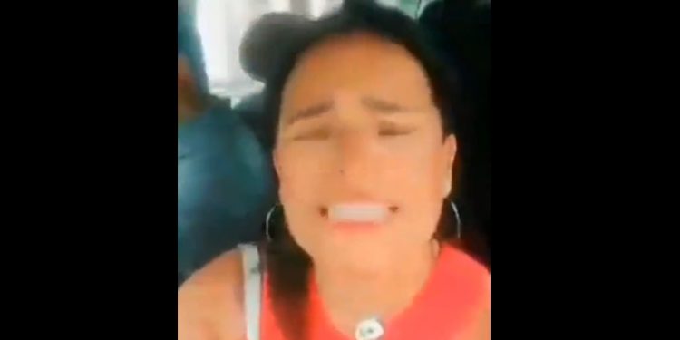 VÍDEO: Mulher de preso por atos de vandalismo em Brasília faz apelo a Bolsonaro: ‘Cadê você?! É hora de usar sua caneta!’