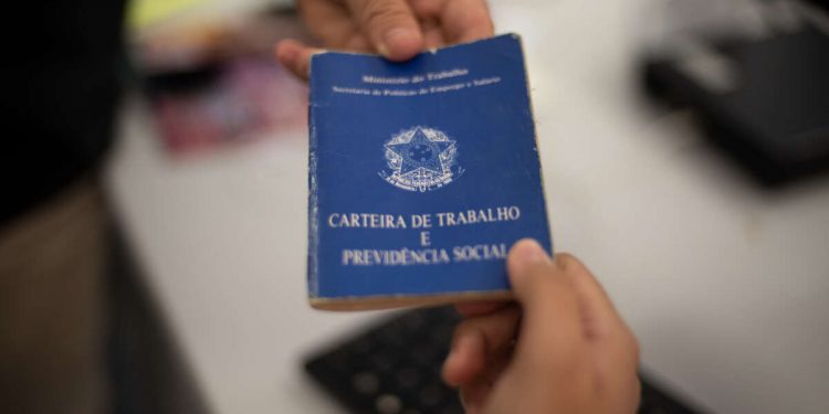 Ceará registra segundo melhor saldo de empregos do Nordeste em novembro