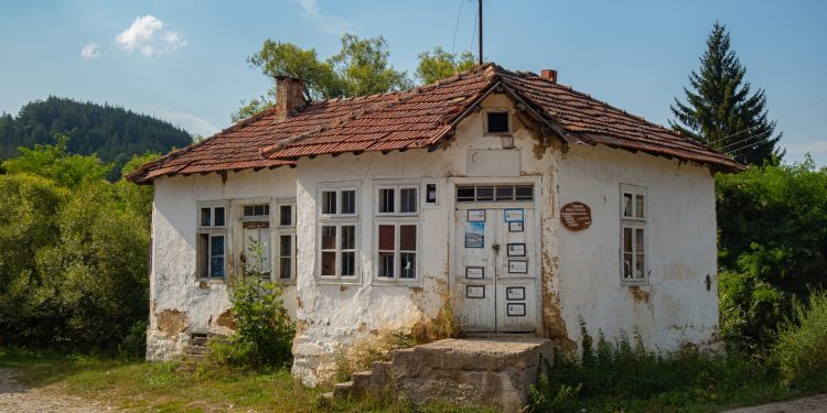 A casa está fechada – Por Alexandre Lucas