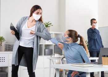 Casos de Covid caem no Ceará, mas governo mantém recomendação do uso de máscara