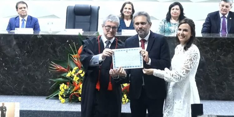 Elmano, Jade, Camilo e parlamentares eleitos no Ceará são diplomados pelo TRE-CE