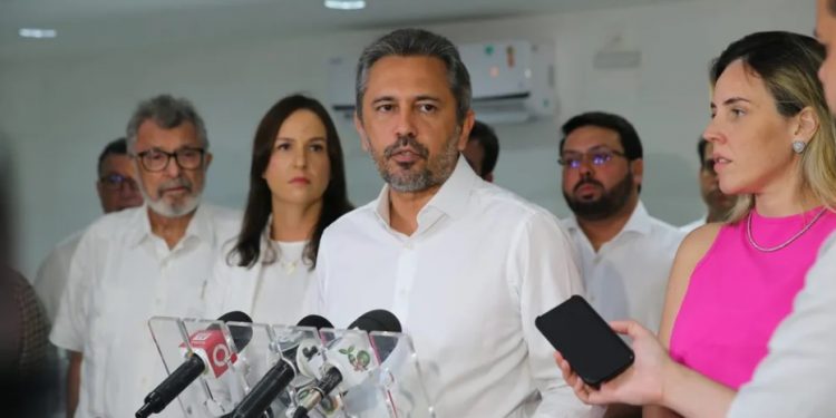 Elmano de Freitas deve começar a anunciar nomes de novos secretários do governo do Ceará esta semana