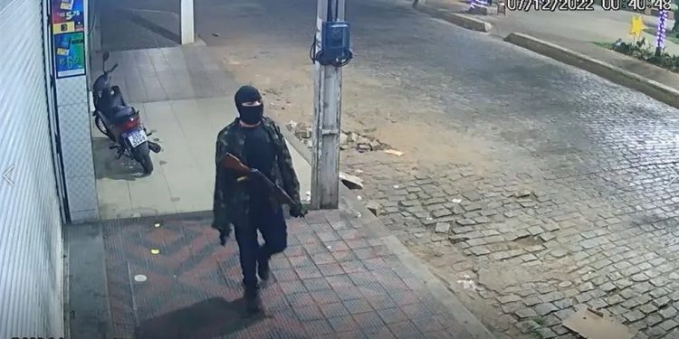 Criminosos explodem agência bancária em Ipu