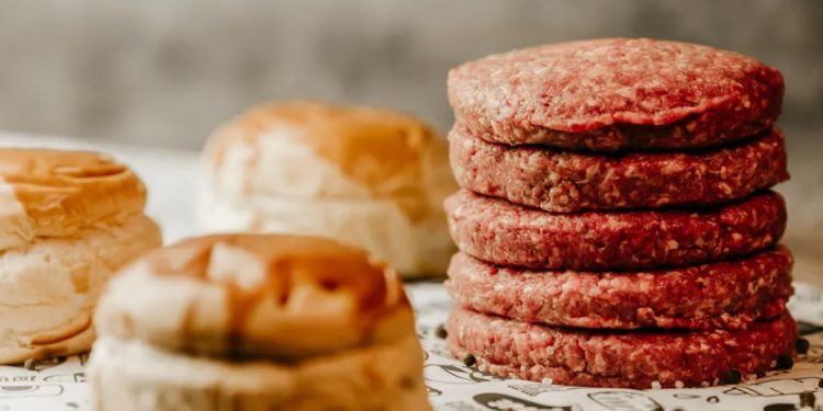 Frigoríficos têm novas regras para produzir hambúrguer; veja quais são