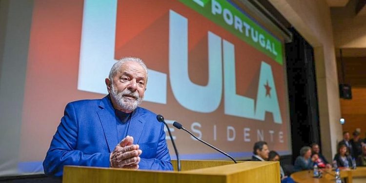 Lula faz exames na garganta e médicos consideram resultados normais