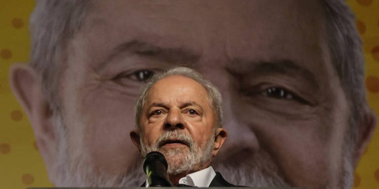 Diplomação consolida vitória eleitoral de Lula em meio a atos antidemocráticos de bolsonaristas