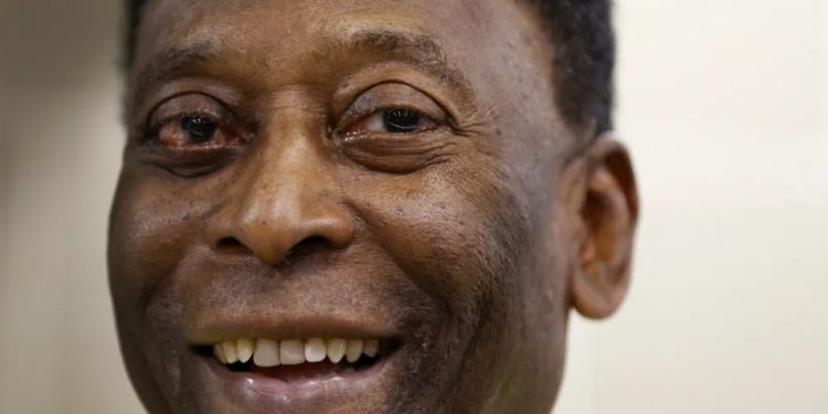 Pelé tem ‘progressão da doença oncológica e requer maiores cuidados’, diz boletim médico
