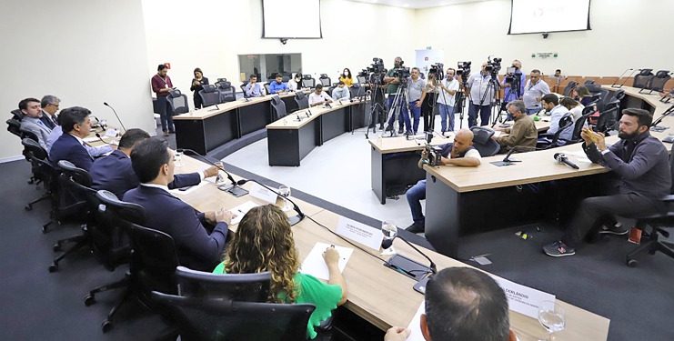 MPCE quer multa de R$ 48 milhões para Enel Ceará por má prestação de serviço no Estado