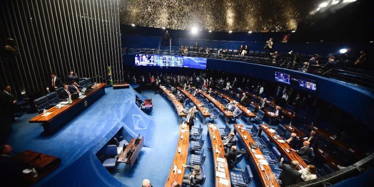 Em vitória de Lula, Senado aprova PEC da Transição; texto vai à Câmara