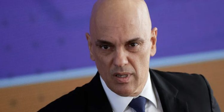 Moraes cita ‘conduta gravíssima’ e mantém 140 presos por ligação com atos de terror em Brasília